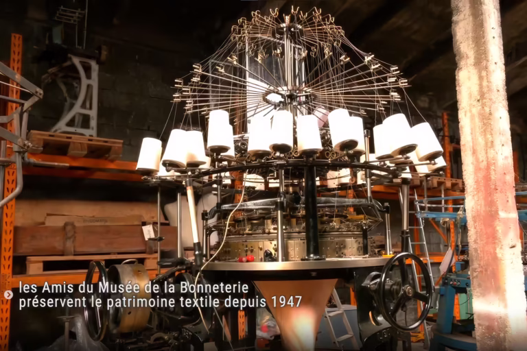 Machine a tricoter canal32